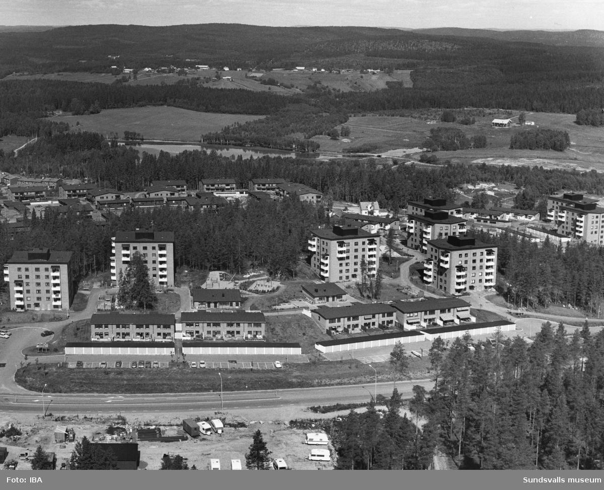 Flygfoto över bostadsrättsföreningen Skvadern i Granloholm.