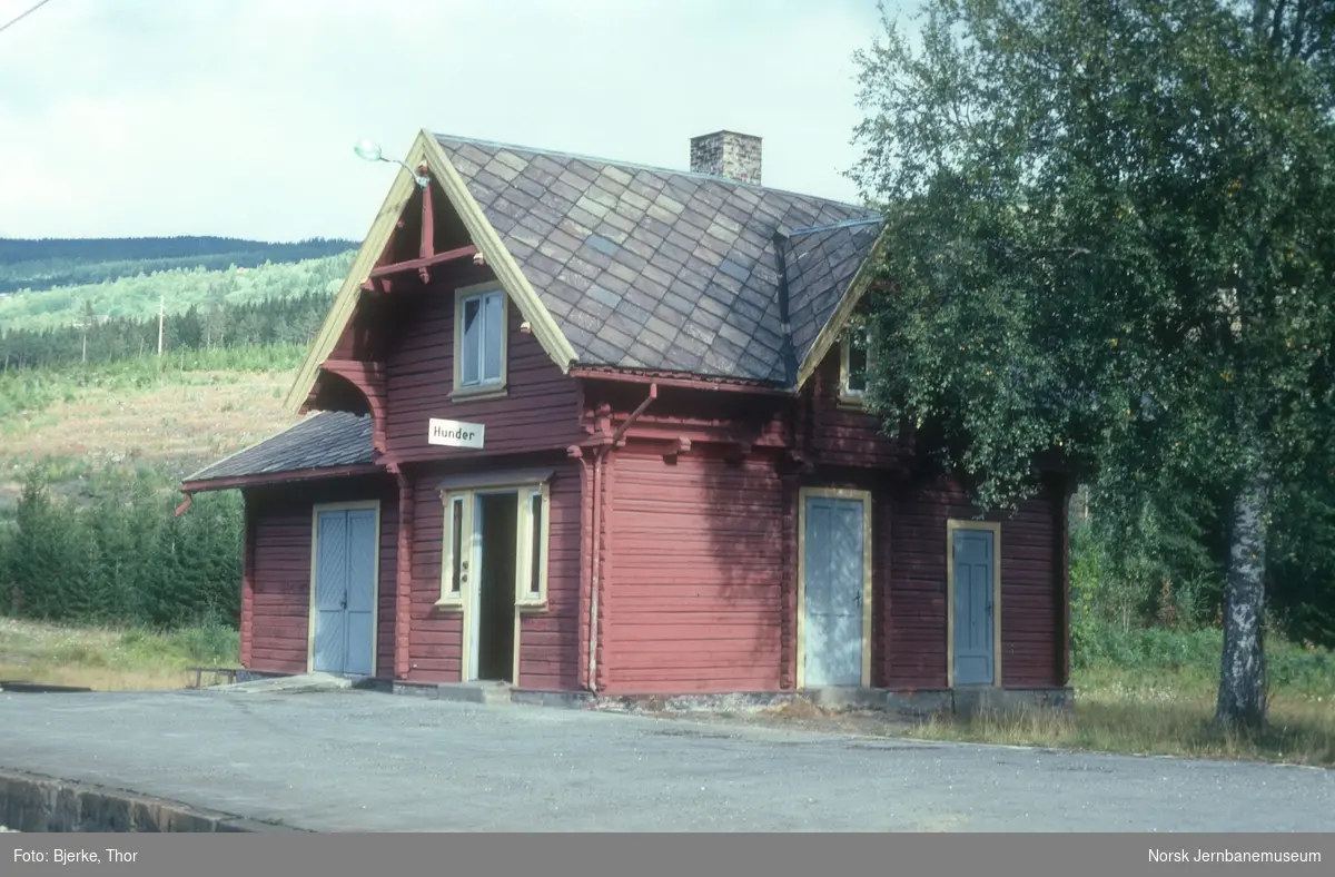 Uthuset på tidligere Hunder stasjon