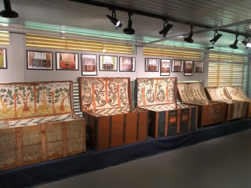 Dekorasjonsmalte kister som var utstilt i "Marmor og akantus -dekorasjonsmaling i Østerdalen"