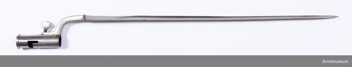 Hylsan har ett igensatt klackspår och ett nyupptaget vilket visar att bajonetten förändrats till att sitta till höger om pipan 1789.