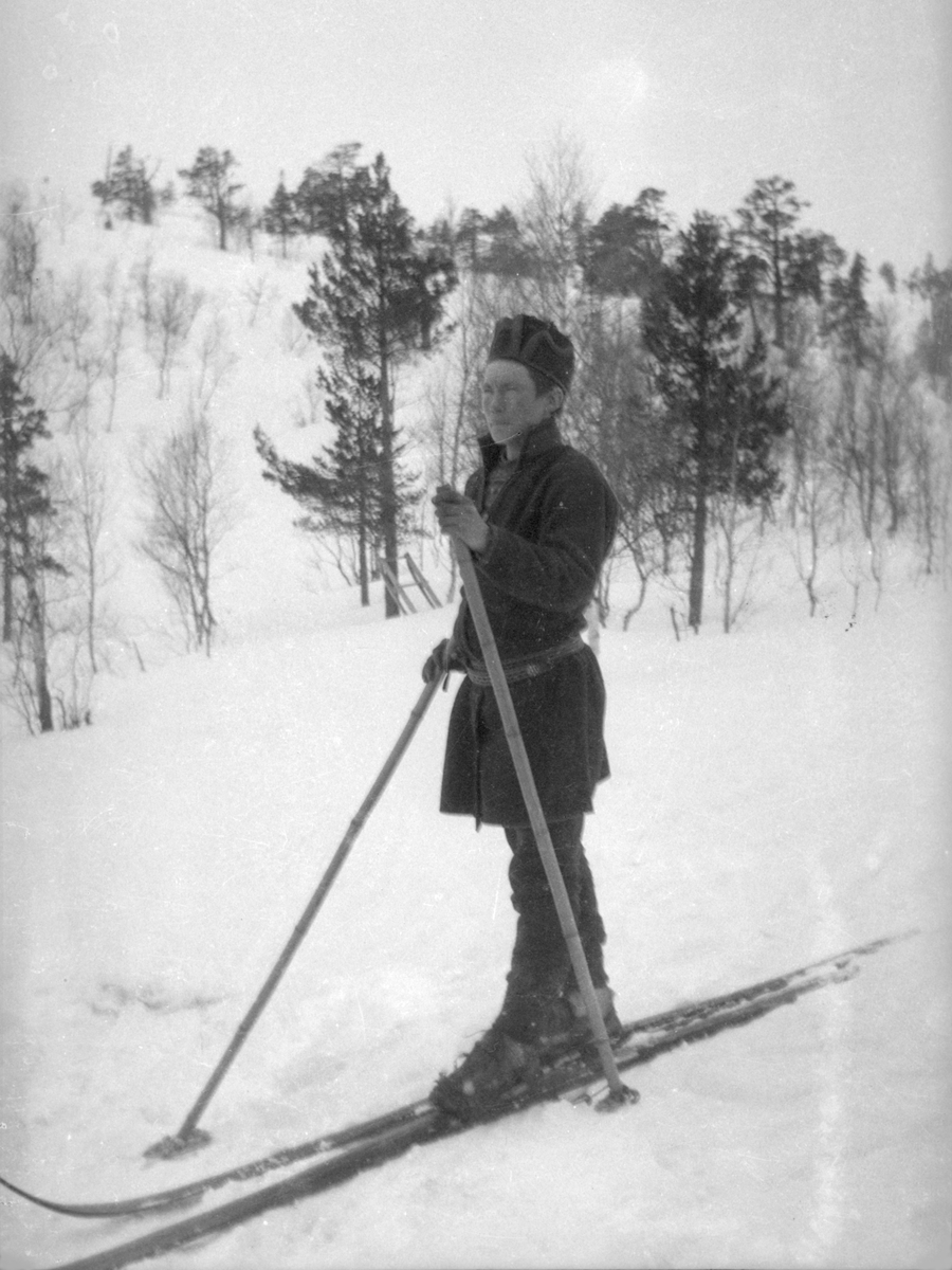 Anders Fjeldner Renander på ski.
