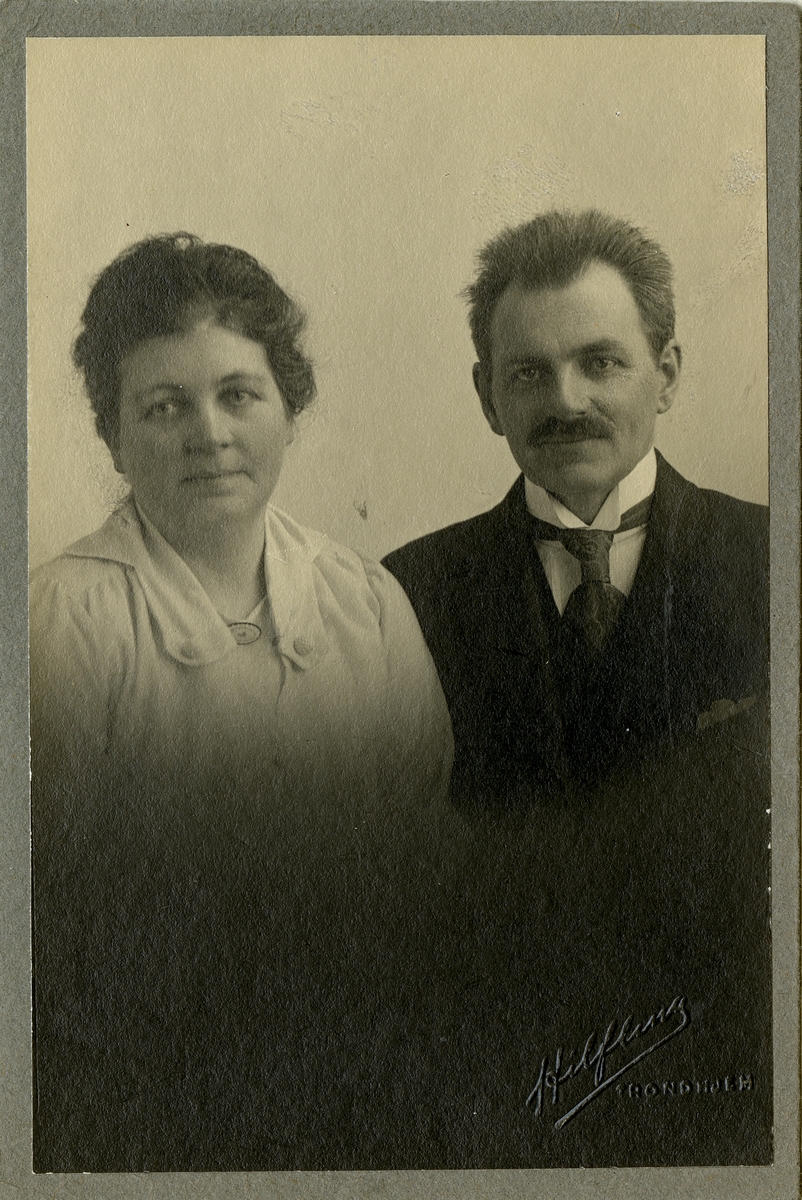 Fra familiealbum. Bilde av Olaf T. Ranum senior og kone Emma Ranum, født Olden.