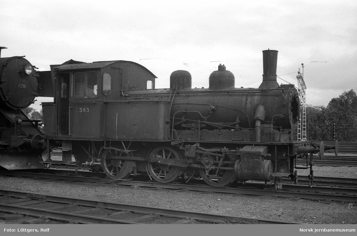 Utrangert damplokomotiv type 25c 383 på Marienborg.