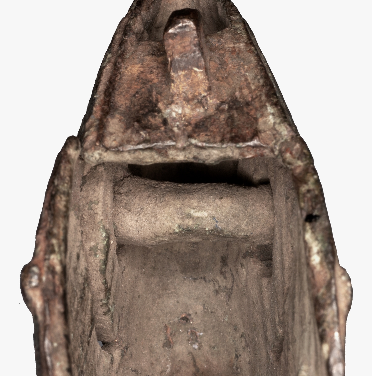 Svärdsknapp av brons. Datering till sen vikingatid, möjligen 1100-tal.