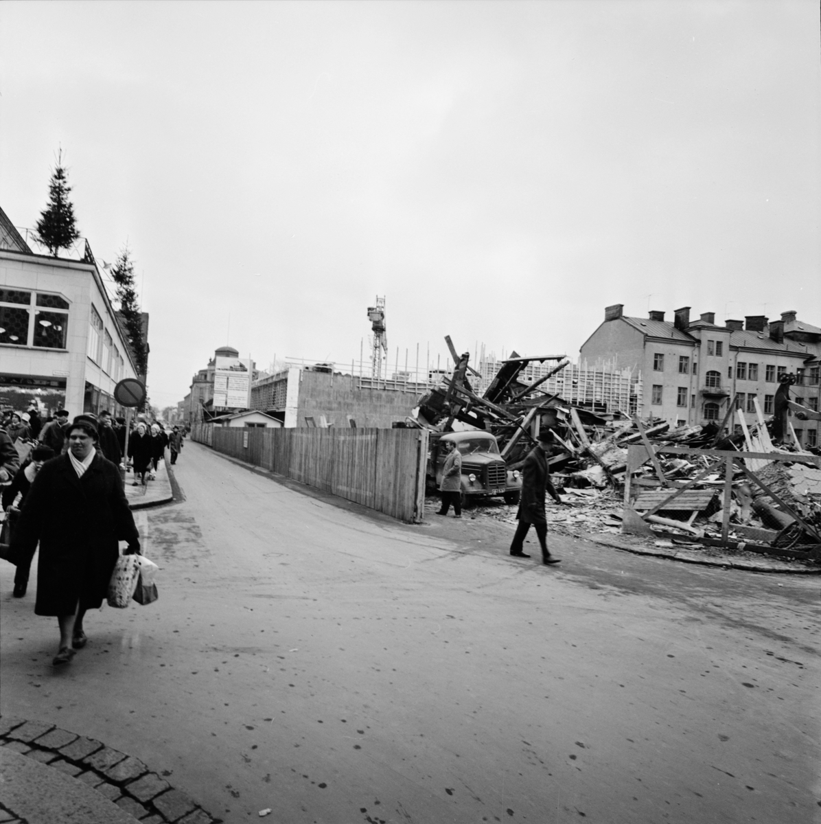 "Landings vid Kungsängsgatan rivs", kvarteret Duvan, Uppsala 1961