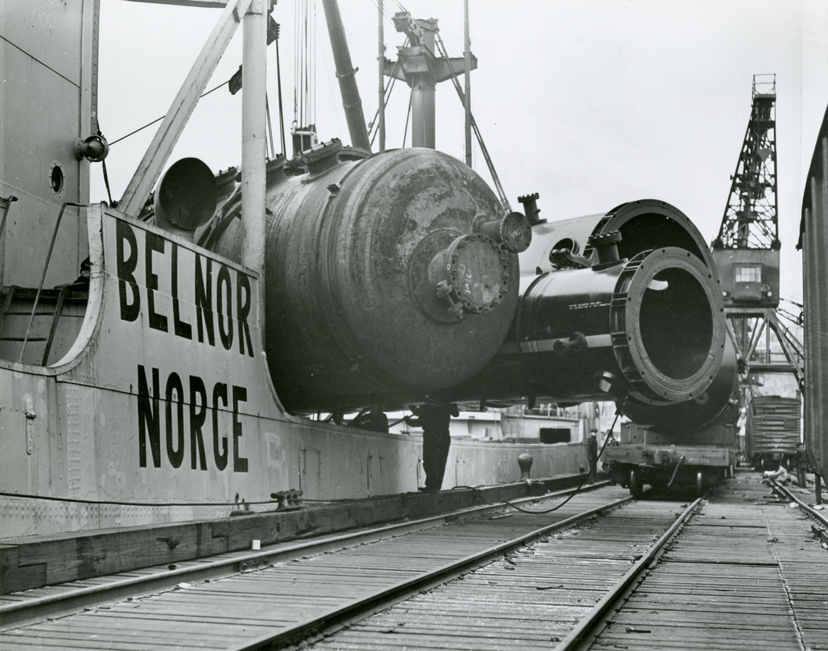 M/T 'Belnor' (b.1959)(Bremer Vulkan, Bremen-Vegesack), -laster reaksjonskamre i New York på vei til Pladjoe