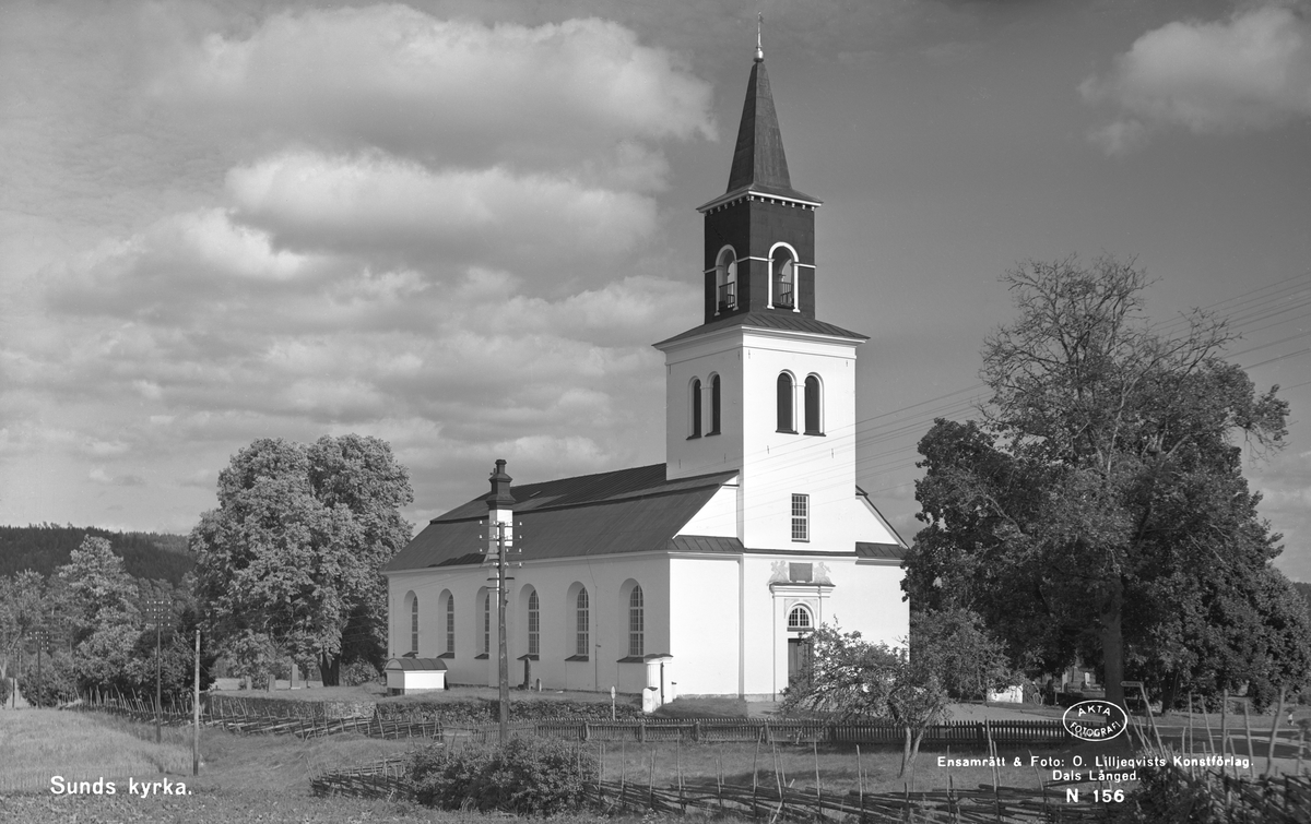 Den nuvarande kyrkan i Sund stod klar 1794 efter närmare hundra år av diskussion om ett nytt kyrkorum att rymma den ökade befolkningen. Den uppfördes på grunden av en äldre, medeltida kyrkobyggnad. Till sitt yttre erhöll kyrkan en tydlig gustaviansk prägel.
