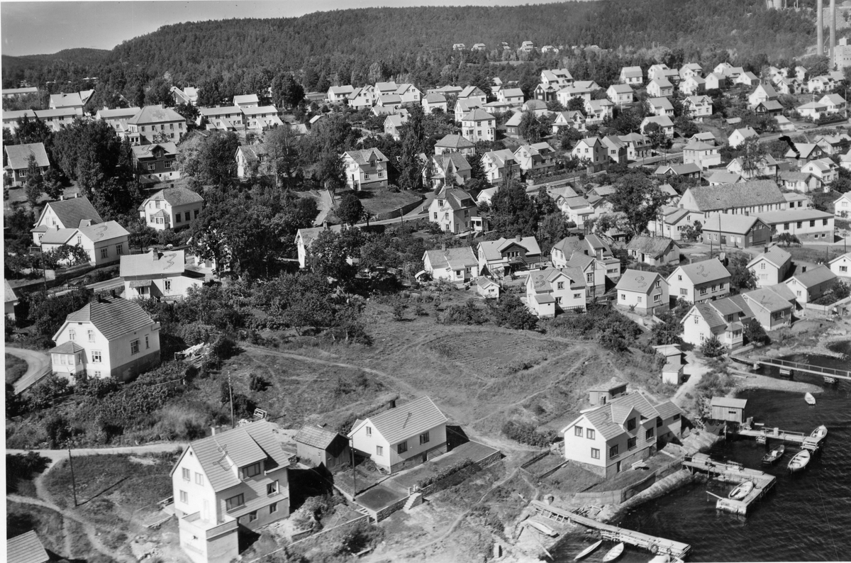 Flyfotoarkiv fra Fjellanger Widerøe AS, fra Porsgrunn Kommune. Setre, Brevik. Fotografert 08.08.1959. Fotograf J Kruse