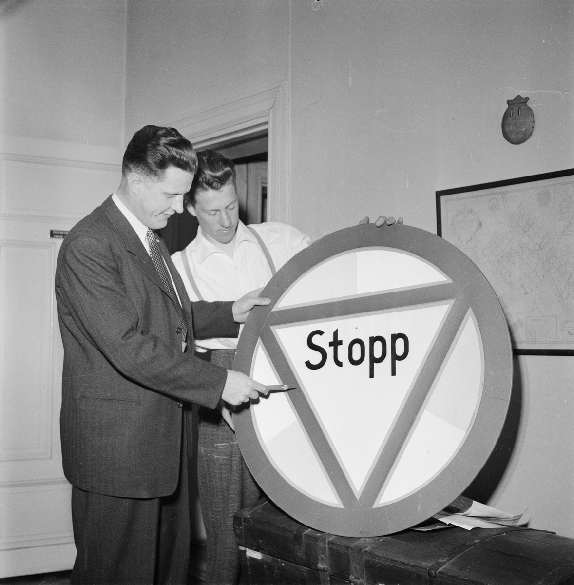 Utställning om linjetrafik - trafikmärke, Uppsala 1952