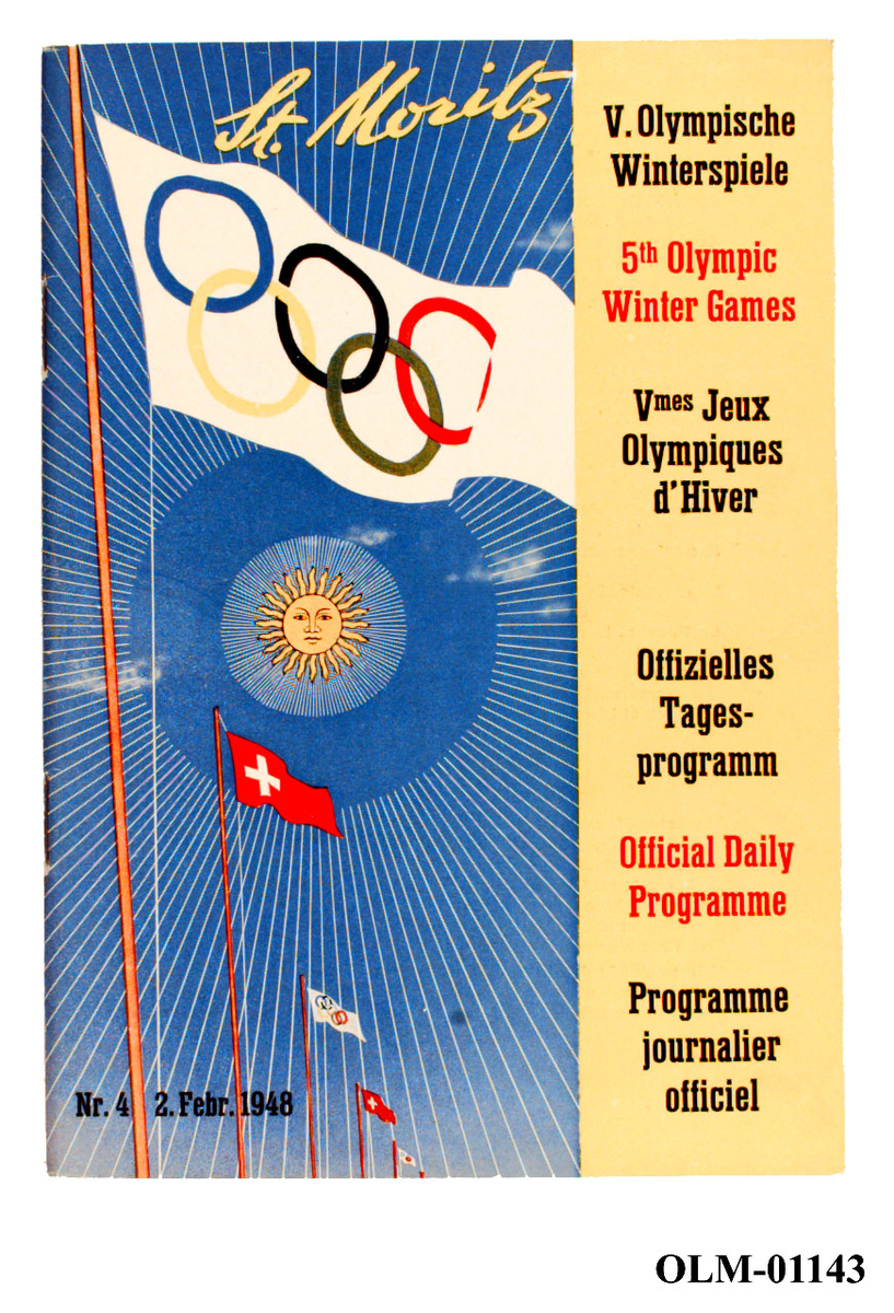 Dagsprogram for 2. februar 1948, vinter-OL i St. Moritz. Forsiden viser det olympiske flagget med det sveitsiske flagget i bakgrunnen. Brosjyren inneholder informasjon om alle øvelser på dagen med navn på utøvere. Det er gjort understrekninger med rødt blyant på norske utøvere. Kart over området på baksiden