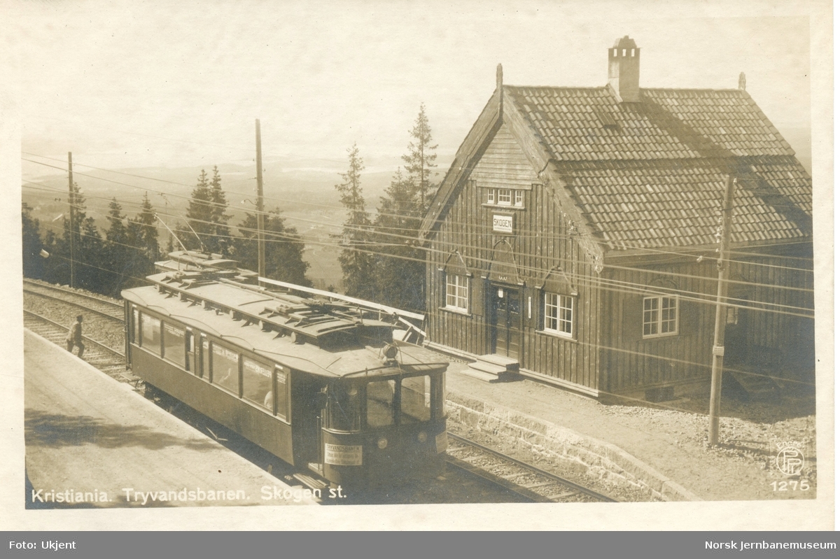 Holmenkolbanens motorvogn type 1912 nr. 36 Skogen stasjon