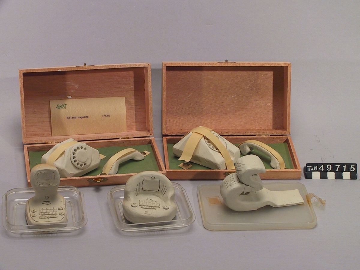Modeler av lera 5st  till telefoner från designtävling, hållen inom koncernen LM Ericsson 1967 med rubriken "Hur ser 70-talets telefon ut".