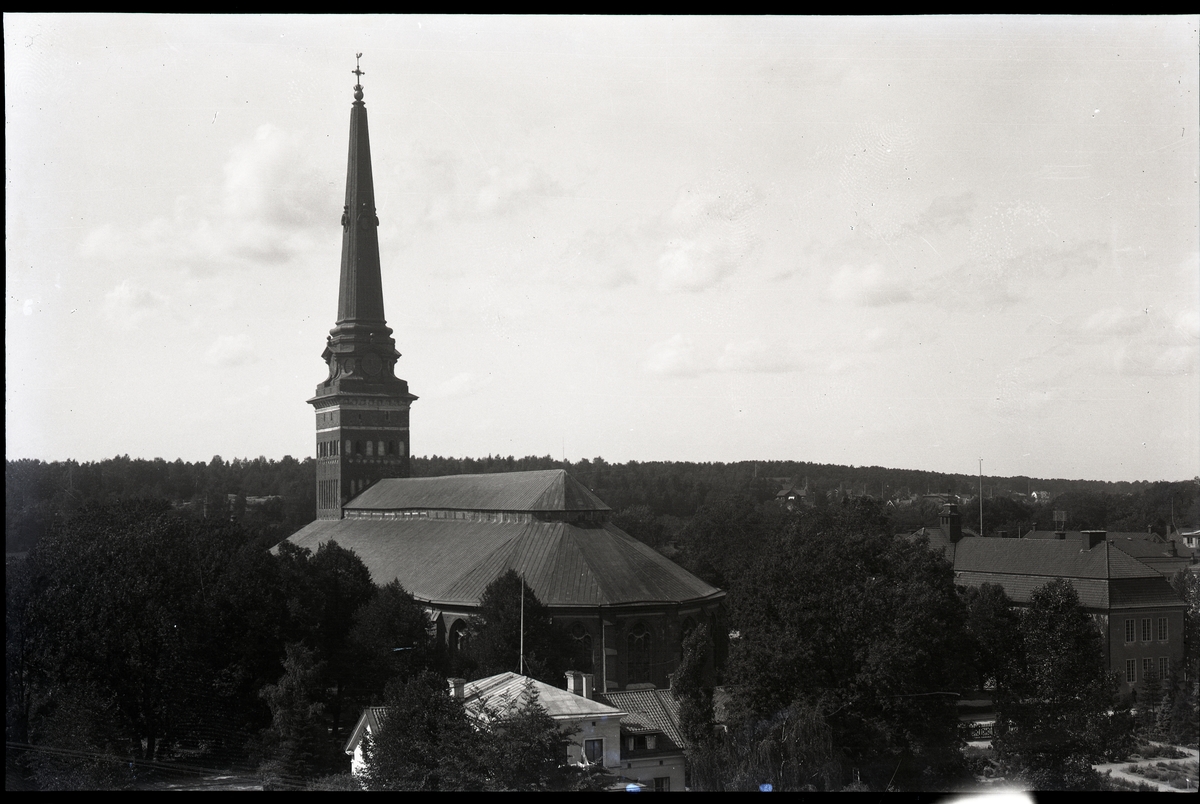 Utsikt från öster mot Västerås Domkyrka.