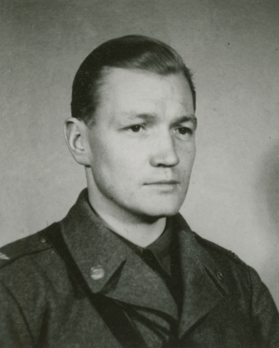 Porträttfoto av soldat Gustafsson (nummer okänt) vid F 19, Svenska frivilligkåren i Finland under finska vinterkriget, 1940.