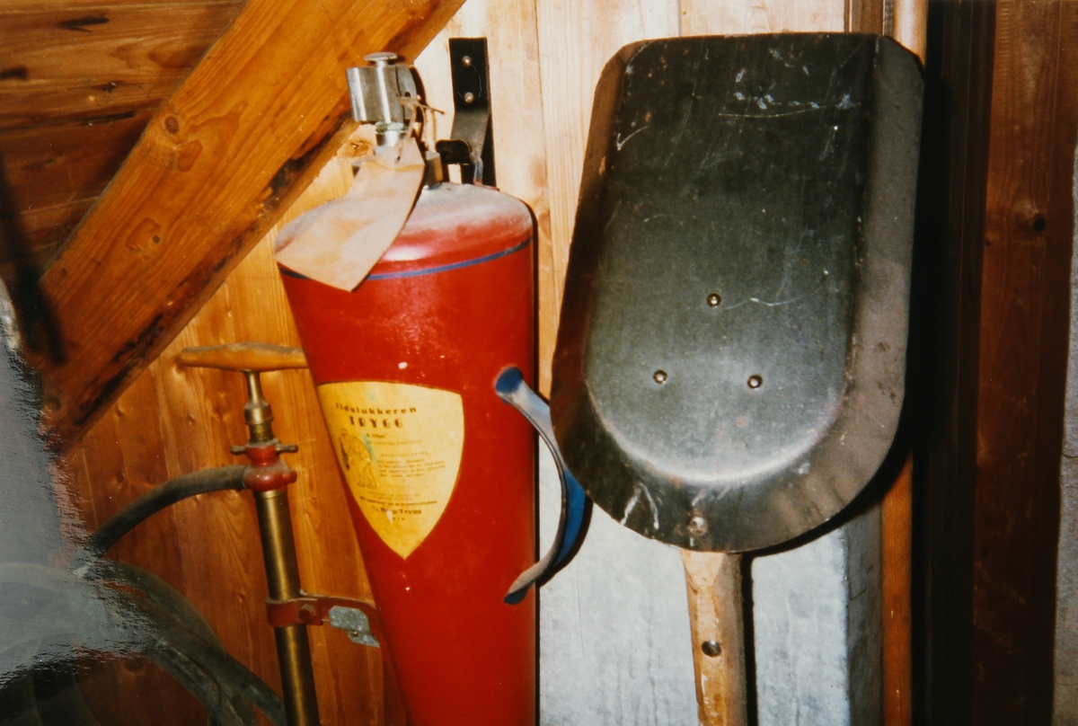 Brannslukningsapparat med opphengsstativ