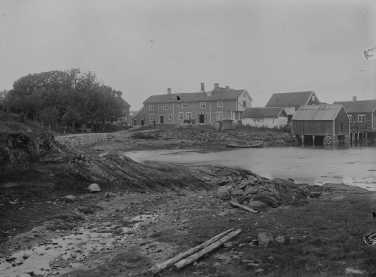 Bildet viser Hopsjø handelssted med hovedhus og andre driftsbygninger