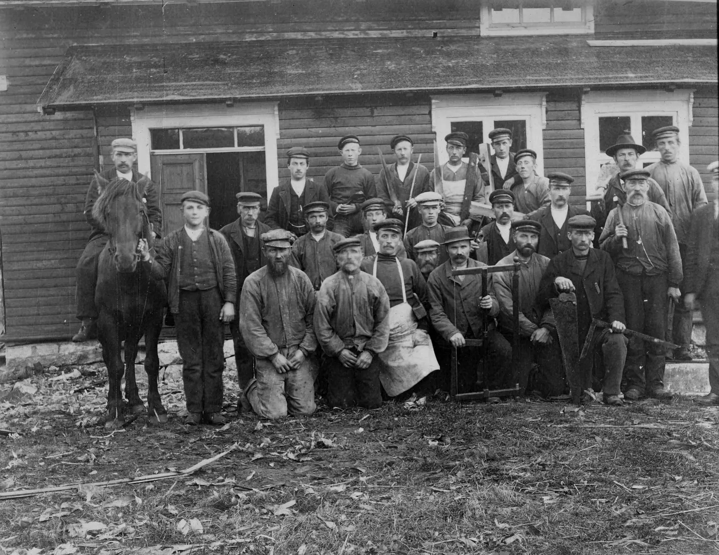 Men at the Svanviken work camp, ca. 1915.