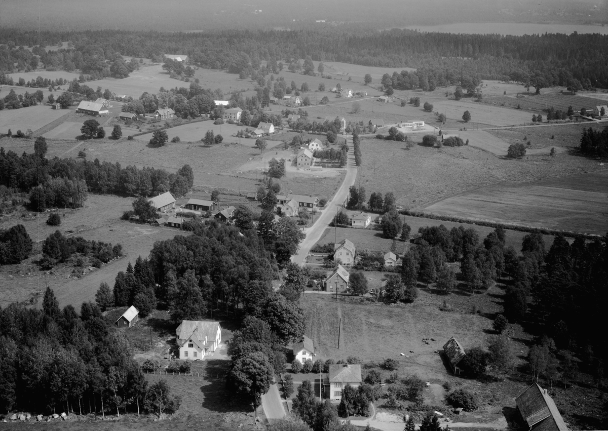 Flygfoto över Dannäs i Värnamo kommun, Jönköpings län. 1129/1963