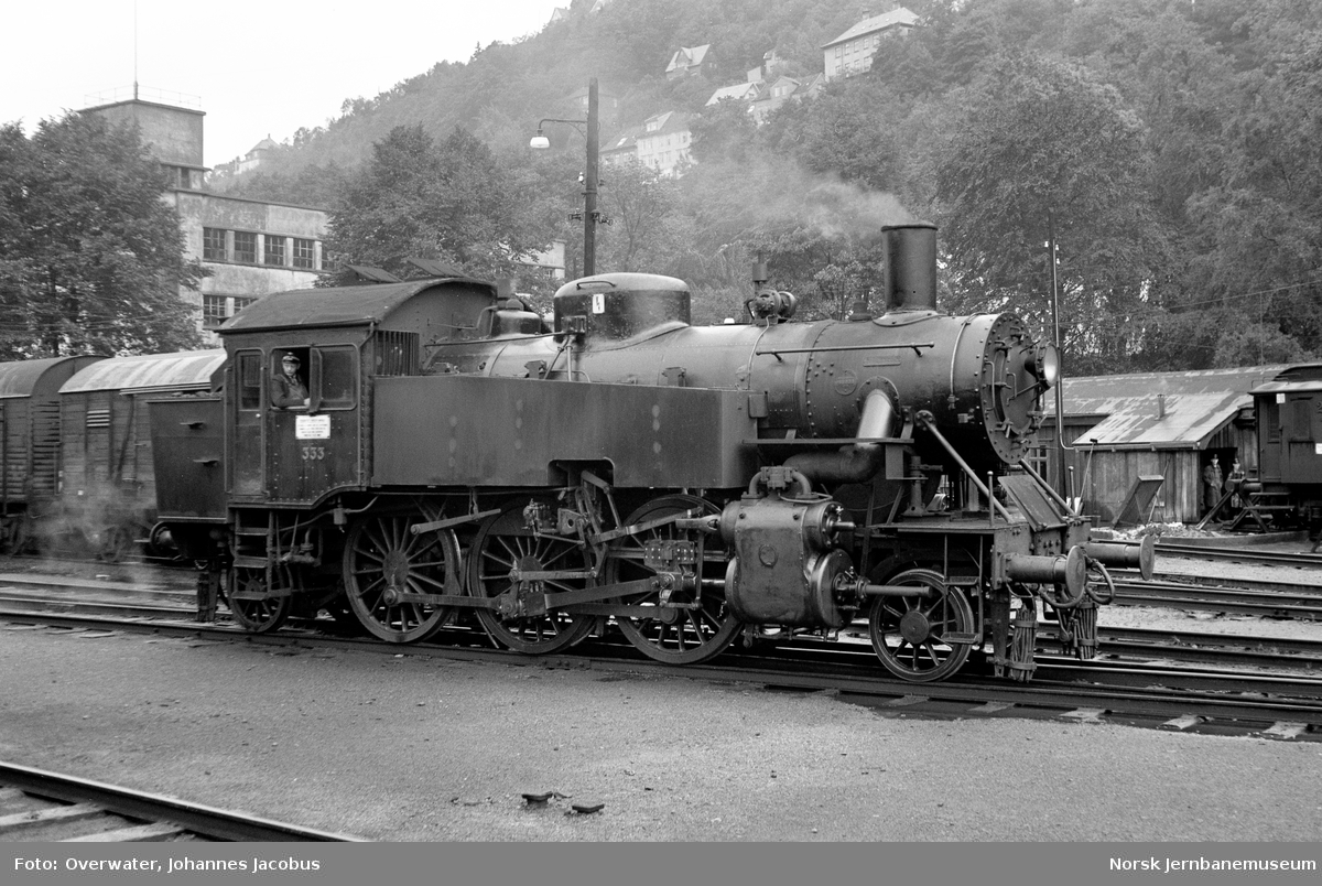 Damplokomotiv type 32b nr. 333 på Bergen stasjon