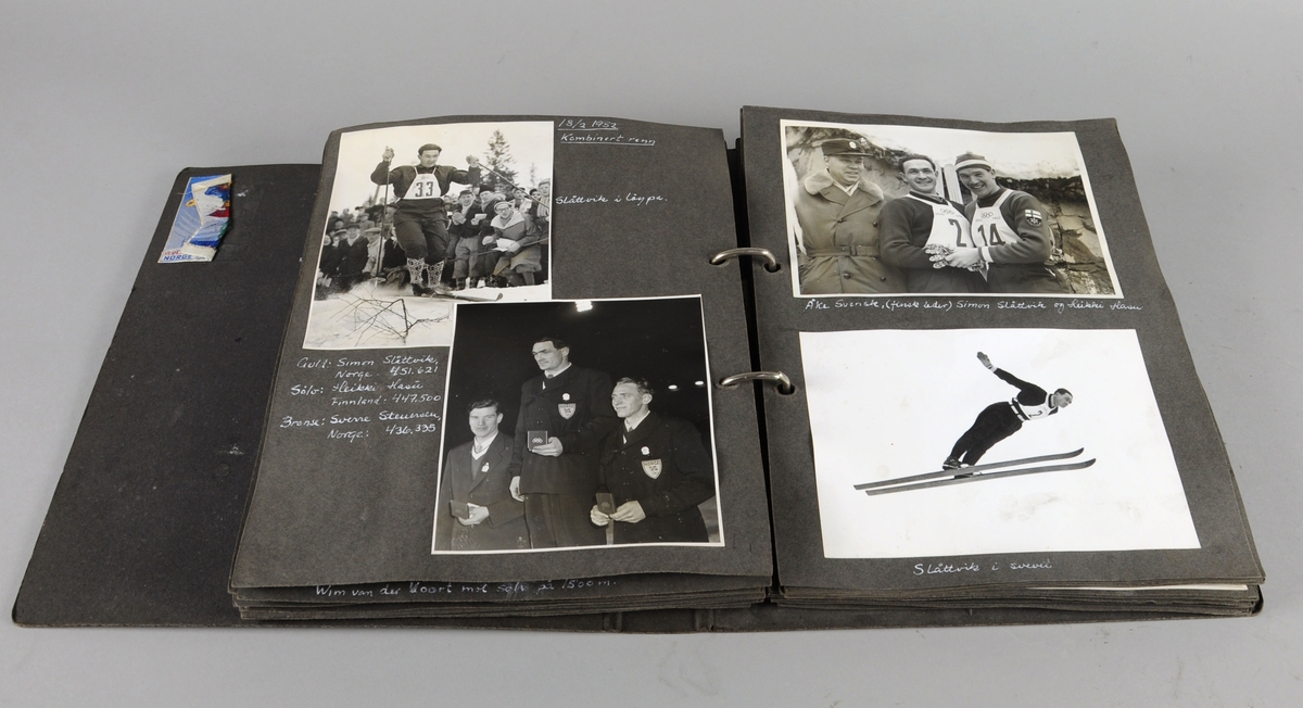 Album eller ringperm av svart kartong som inneholder 25 ark (50 sider) med foto fra vinter-OL i Oslo 1952. På den første siden er det limt inn program for lekene og 2 billetter (hurtigløp på skøyter og 50 km langrenn). På de andre sidene er det limt inn sort-hvitt bilder åpningsseremoni, alle øvelser, seiersseremonier, folkeliv - fortløpende etter dato.