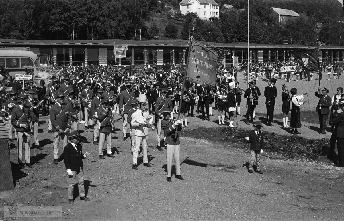 "Juni 1970"."Korpsstemne".Utstillingsplassen på Bekkevoll med Brattlia (Solberg) i bakgrunnen.