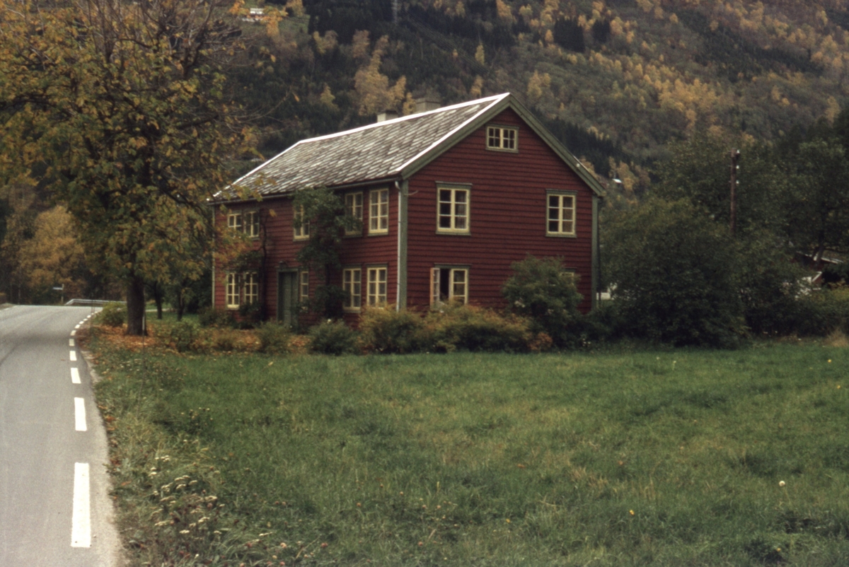 Dokumentasjonsbilder av et eldre gårdsbruk i Valldal, Norddal.