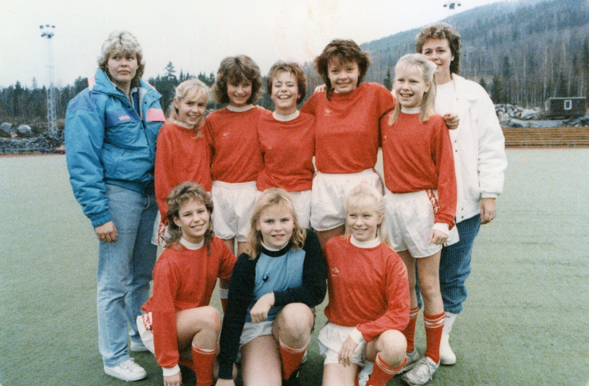 Gol Småjenter 1987. Framme frå v. Anne Rustberggard,Nina Personbråten ...