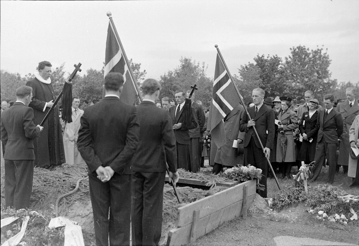 Begravelsen til falne soldater fra Gratangen på Lademoen kirkegård