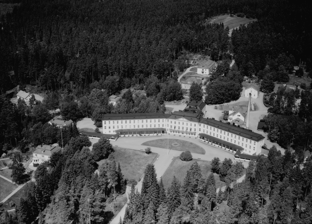 Flygfoto över Hässleby sanatorium i Eksjö kommun, Jönköpings län. 758/1964