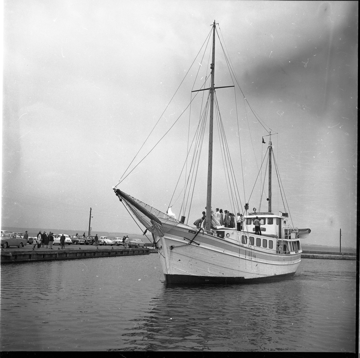 Missionsbåten Elida på väg in till Gränna hamn