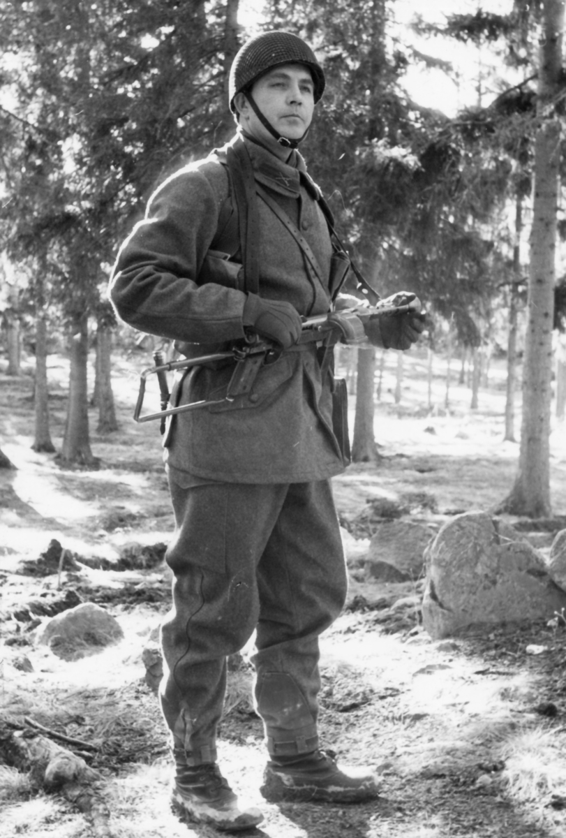 Underofficer i fältuniform 1961

Fanjunkare Kurt Persson -- en framstående utbildare i pionjärtjänst och fältarbeten.
