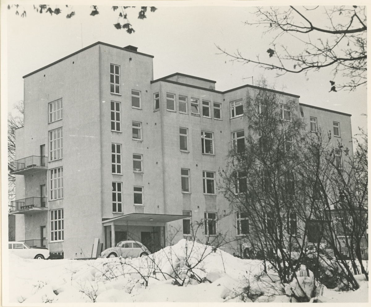Moss sykehus (senere revet) i Frithjof Nansens gate. To bilder, ca. 1970.
