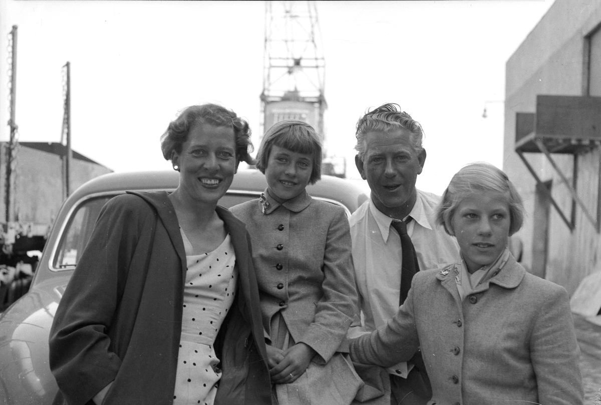 Hans Holm med familie på seilerferie