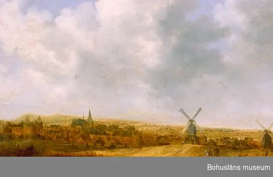 Jan Josephsz. van Goyen. Född i Holland 1596, död 1656.
Landskap med väderkvarnar, 1637. 
39 x 60. Olja på träpannå.

MONTERING/RAMNING
Pannå av ek. Bruntonad träram av fur med hopplistdekor. 59,1 x 79,5 cm.  
Ramen har skurits för att passa målningen och är troligen förminskad vilket framgår av att tvärslåarna i hörnen har kapats och i två hörn möter de inte varann. Detta tyder på att ramen har varit större och alltså är återanvänd från ett annat konstverk.

UPPGIFTER PÅ BAKSIDAN
Tryckt etikett med handskriven text i svart tusch fastklistrad på pannån: 
Konstgalleriet
(Fredrik Dahlström)
Stockholm
subject: Landscape & Windmills
master: J. van Goyen, sign 1637.
from the collection of: Henry Brown Esq., London
sold the Jan.17th 1925.
På pannån sitter ett rött lacksigill, en fastklistrad lapp med texten No 50, en annan med siffran 23 eller kombinationen 2J.

Övrig historik se JJ01.