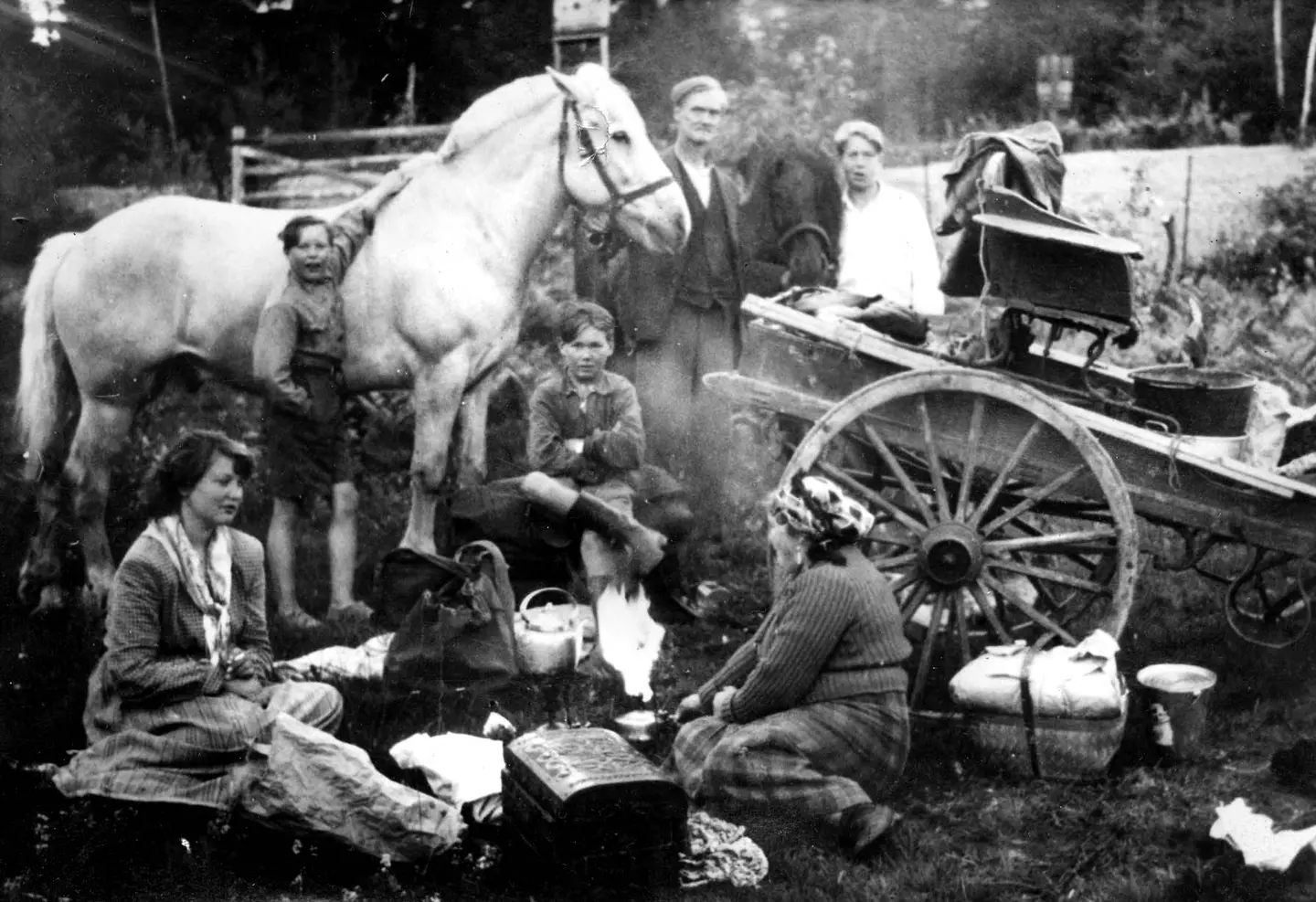 The Karlsen family takes a break, ca. 1950 in the Elverum area.