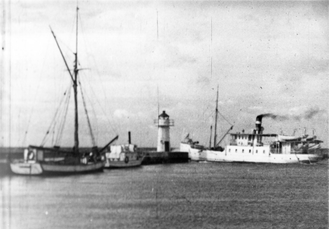 Motoriserade ångbåten S/S Stjärnorp i Gränna hamn.