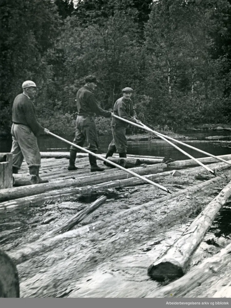 Tømmerfløtere, 1950-tallet. Ukjent sted.