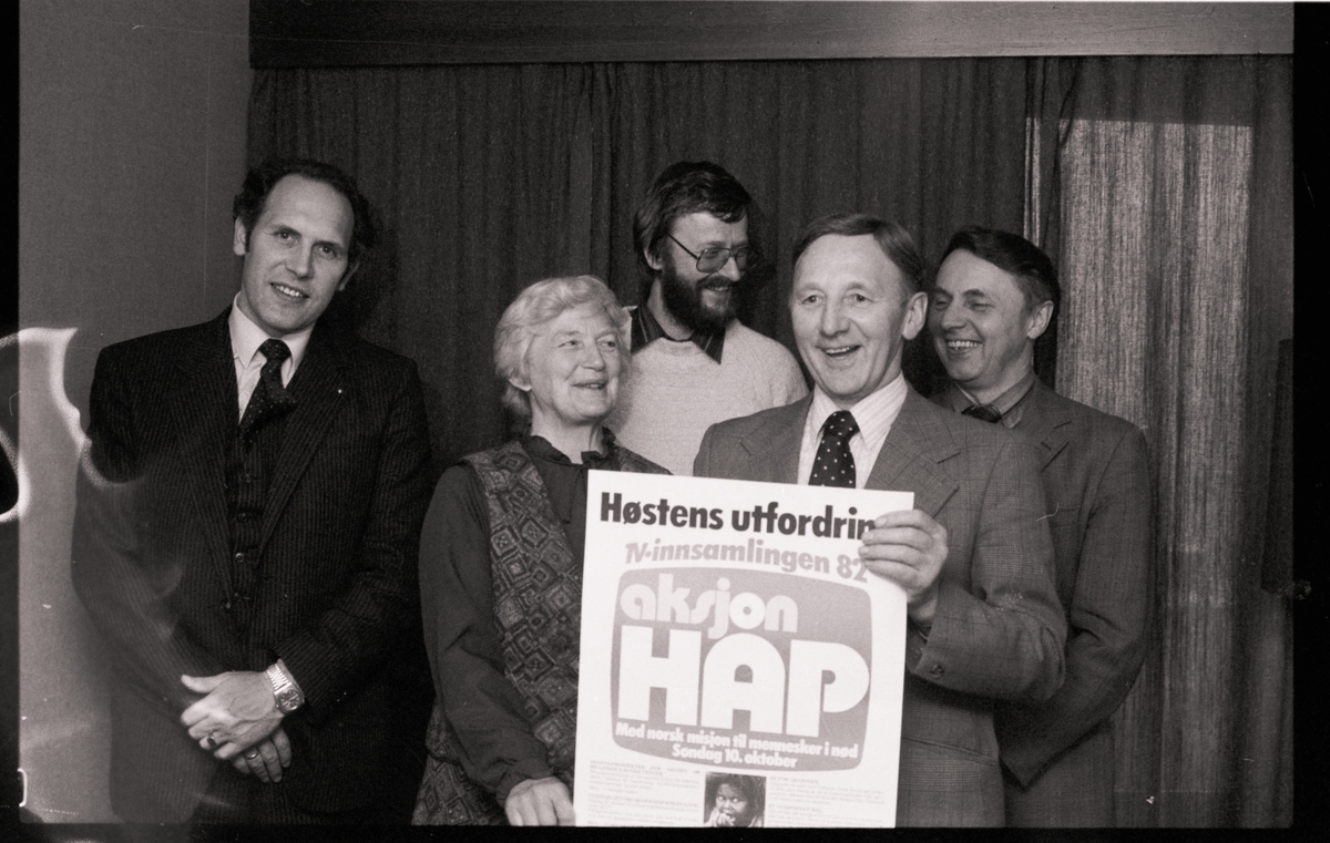Gruppebilde tatt i forbindelse med TV-innsamlingen "Aksjon Håp" i 1982.