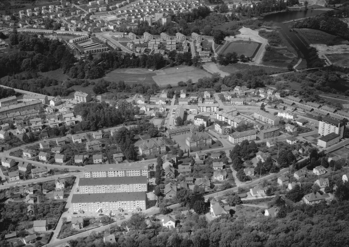 Flygfoto över Söder i Huskvarna, Jönköpings kommun. 1283/1966