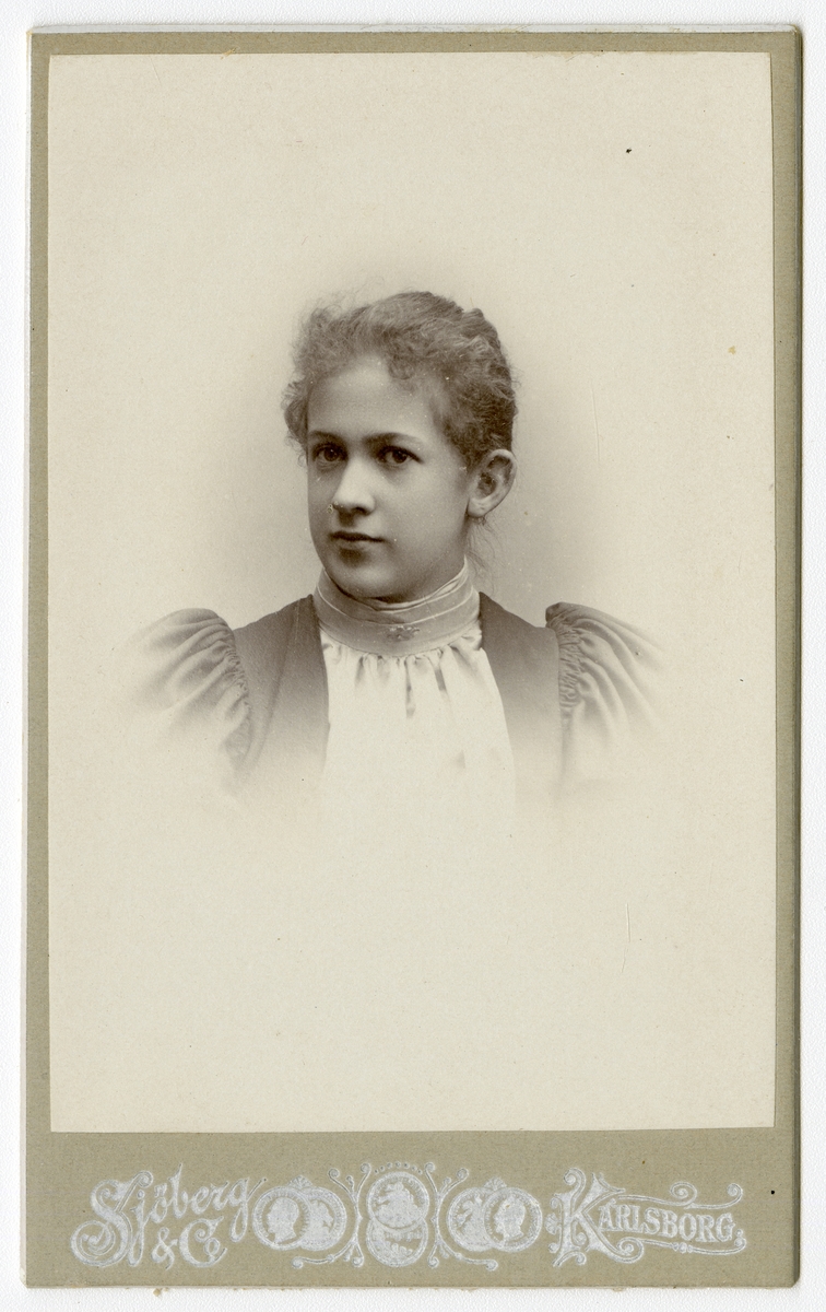 Porträtt av okänd kvinna i Karlsborg.