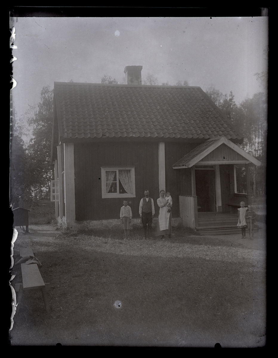 Torp med familj, Lillhärad ca 1910.