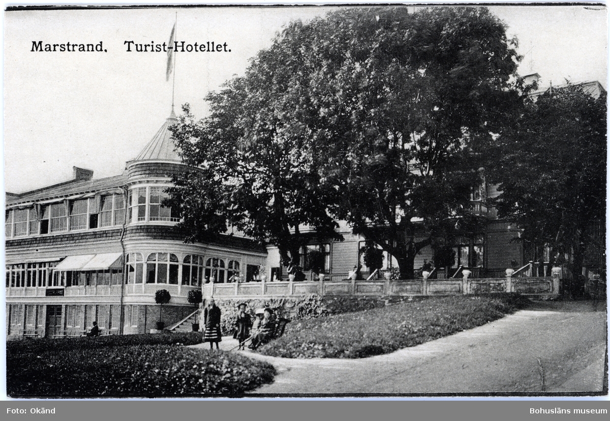 Tryckt text på kortet: "Marstrand. Turist-Hotellet." 