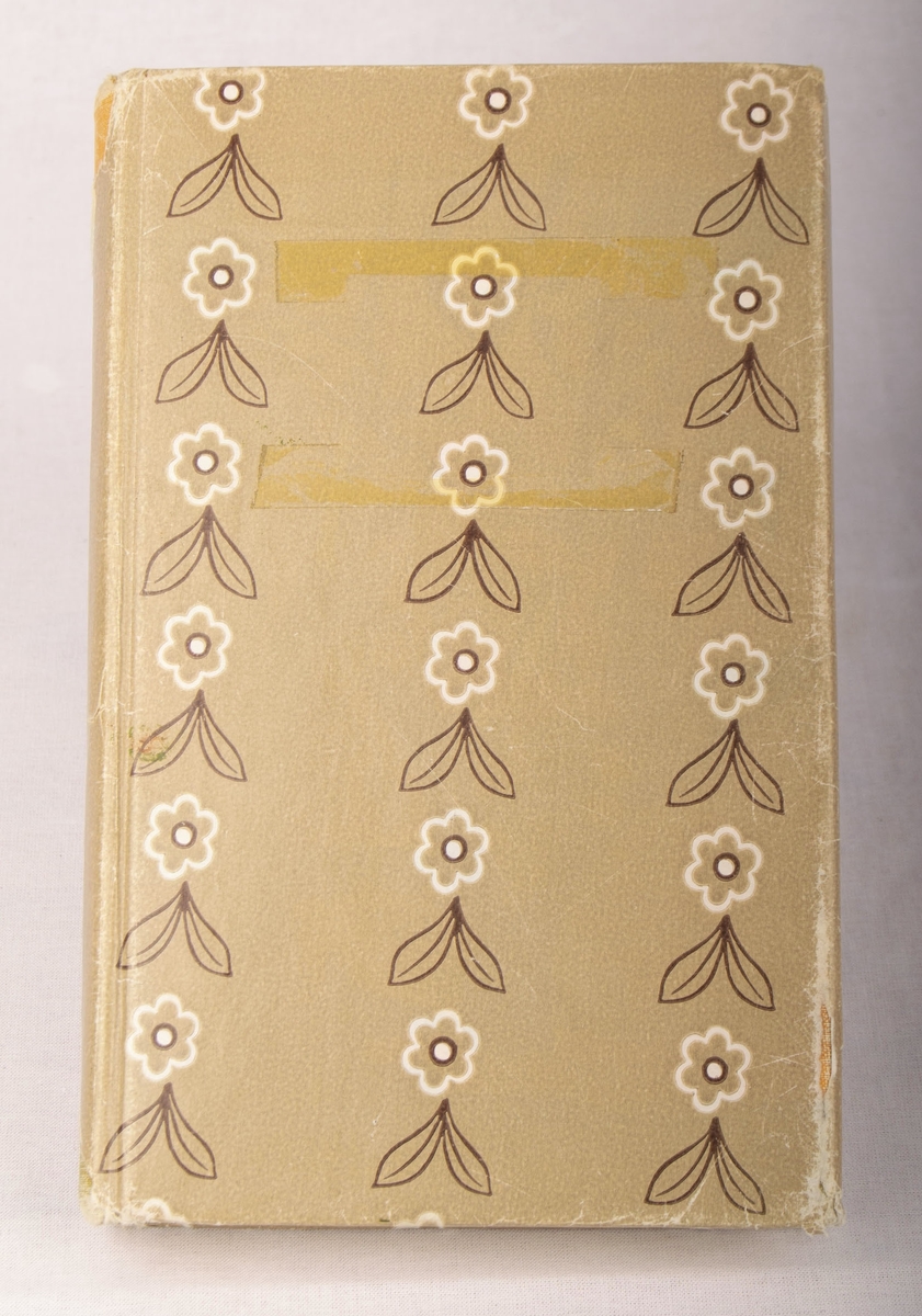 Tekst, illustrasjoner av trær og fugler
Varebind med mønster - blomster i ranker