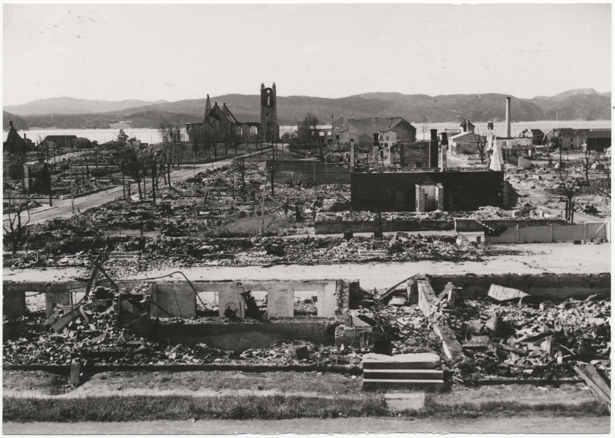 Namsos sentrum etter bombingene i 1940.