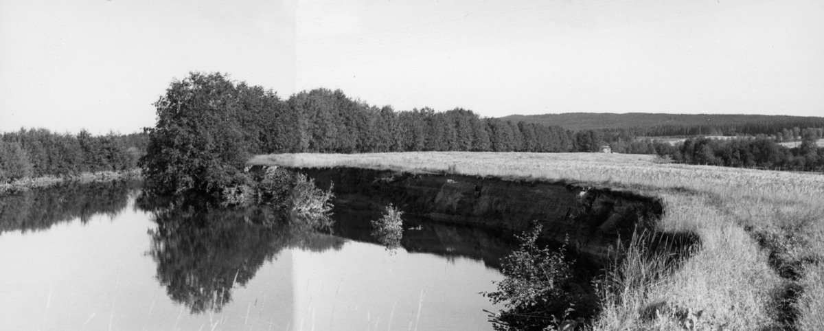Brudd i Noret nedenfor kanalen, høstflommen 1956. 