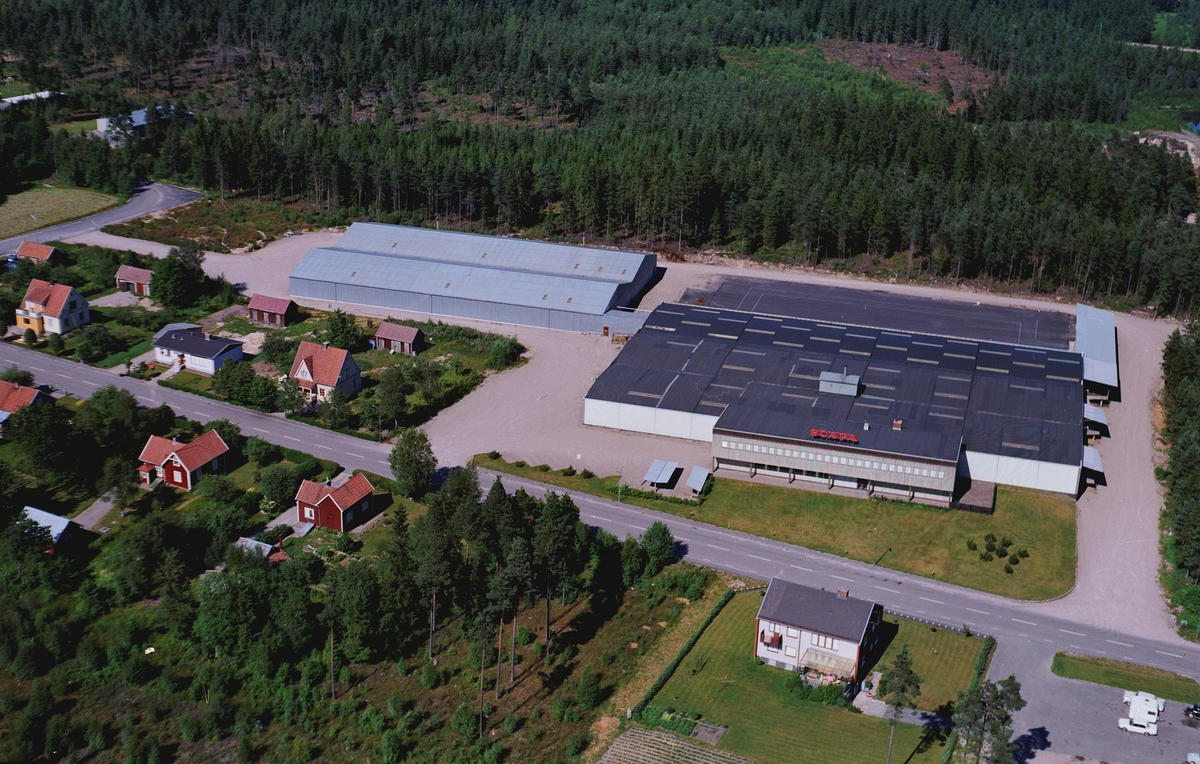 Flygfoto över en industri i Rydaholm i Värnamo kommun, Jönköpings län.  113/1971
