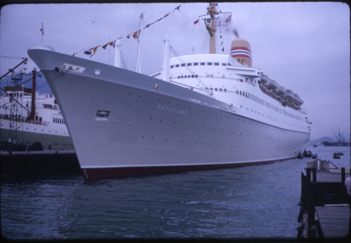 Cruiseskipet 'M/S Sagafjord', trolig i Japan. 'Sagafjord' Around The World via Africa Cruise 1966.