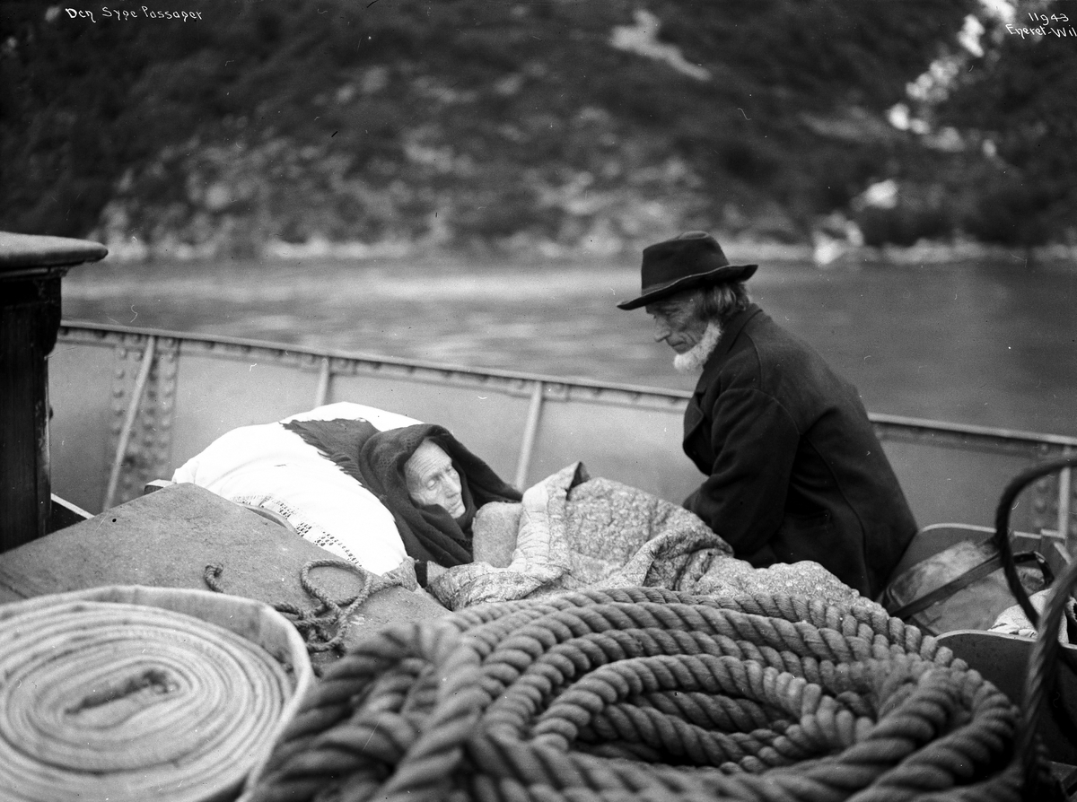Prot: Den syke paa Dekket - Ingeborg og Ola Hustad fra Hjørundfjord på vei til Ålesund, 1910