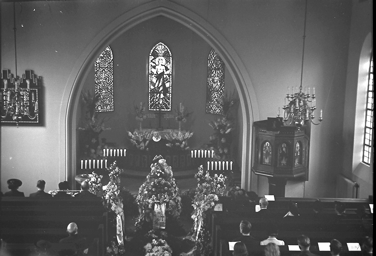 Begravelse i Nordstrand kirke.
