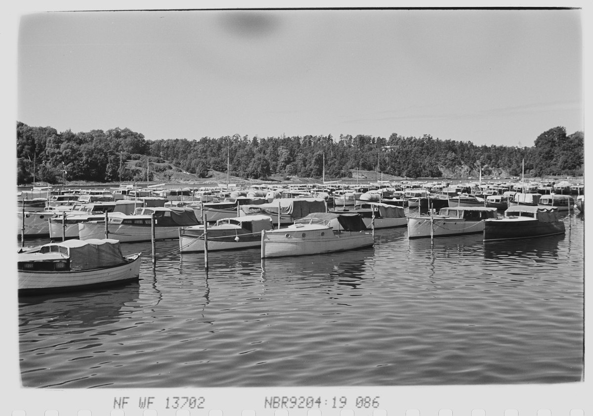 Båter i havnen ved Frognerkilen. Fotografert 1940.